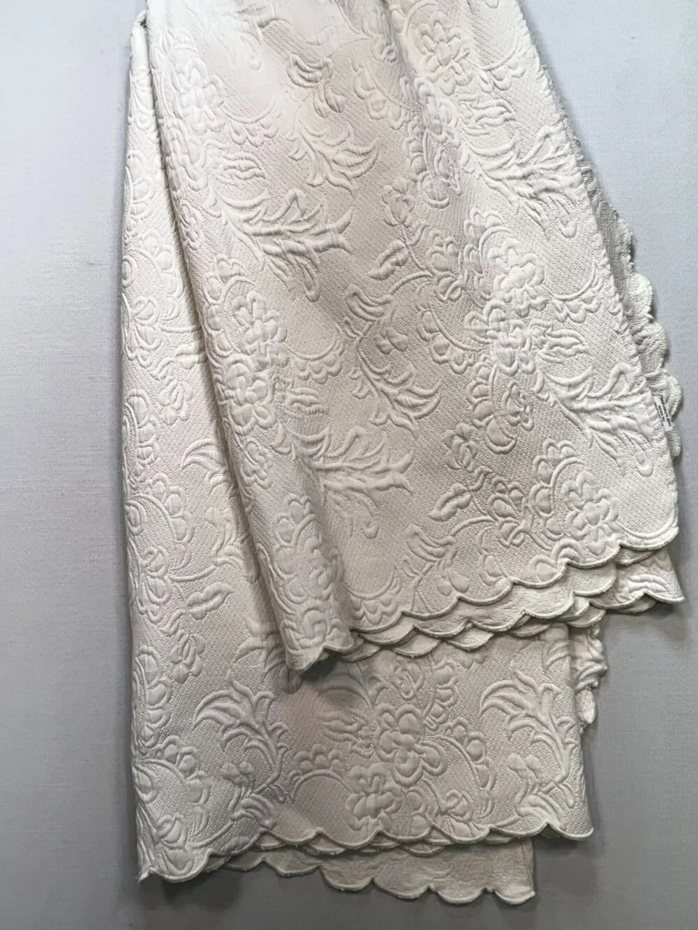 CGG Home Embossed Floral Full Size Coverlet Bedspread Cream Scalloped Trim